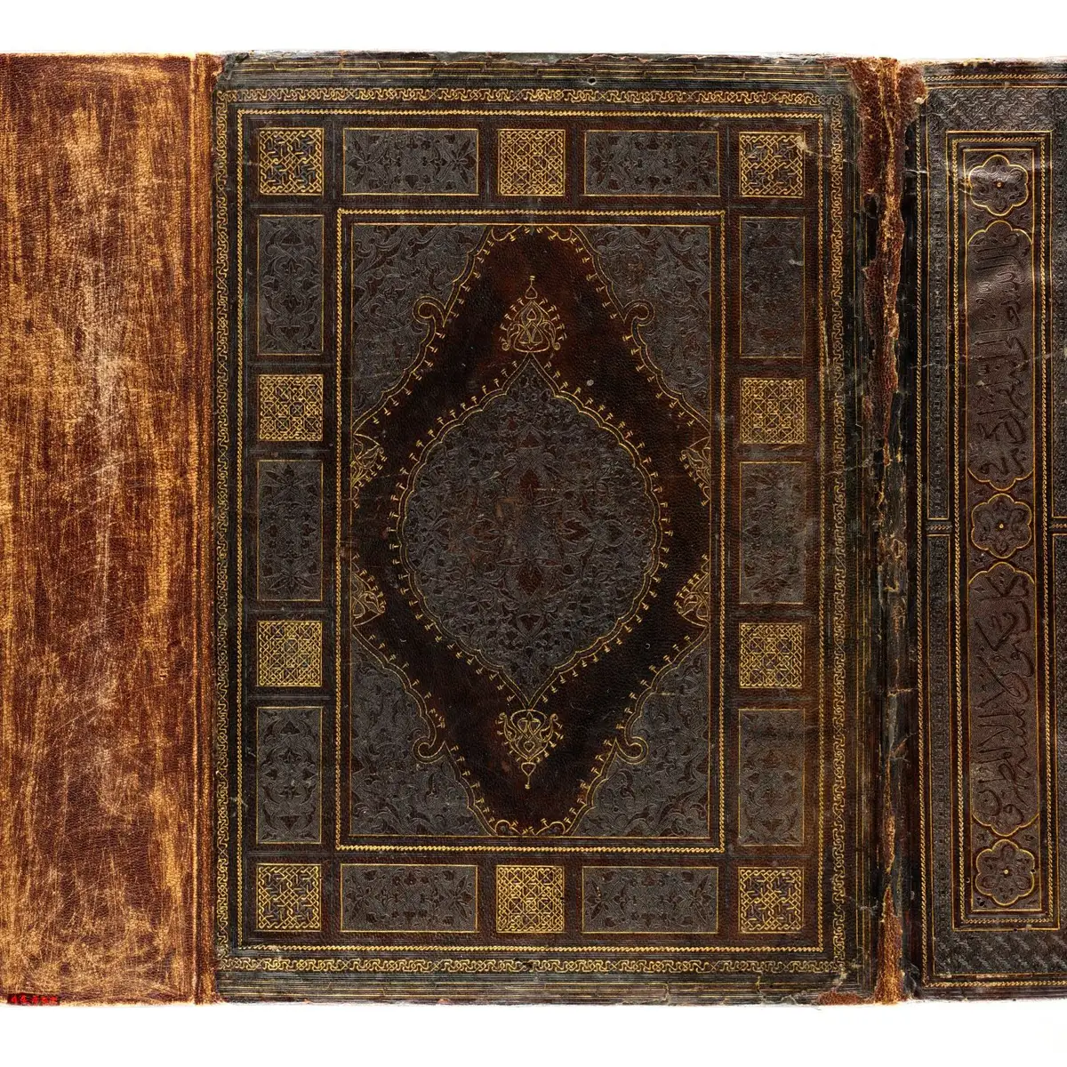 Reliure orientale ancienne en cuir doré à médaillon : livres anciens et manuscrits estimés et rachetés au Maroc