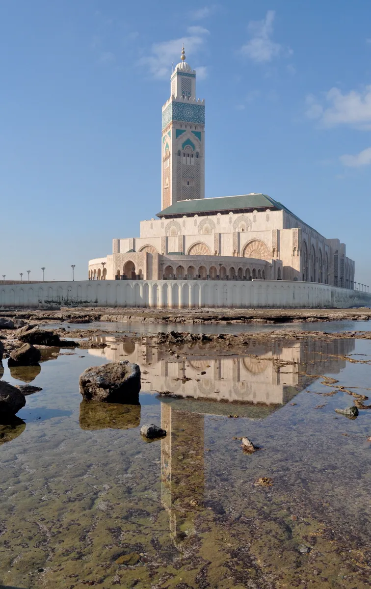 Mosquée Hassan II à Casablanca, ville où François Secula se déplace pour estimer antiquités et objets d'art